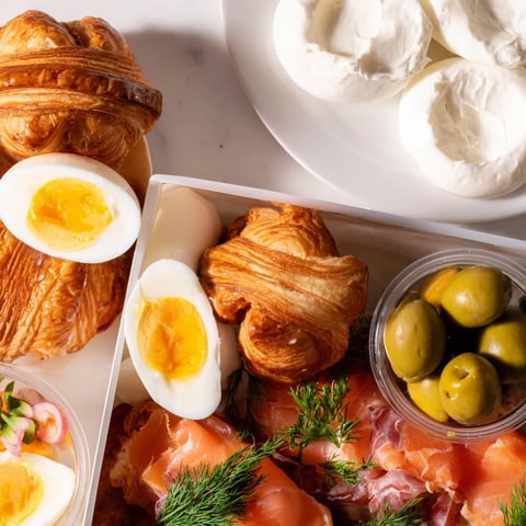 Christmas Brunch Gift Box 2025 overflowing with delicious textures and colors for a festive holiday morning.